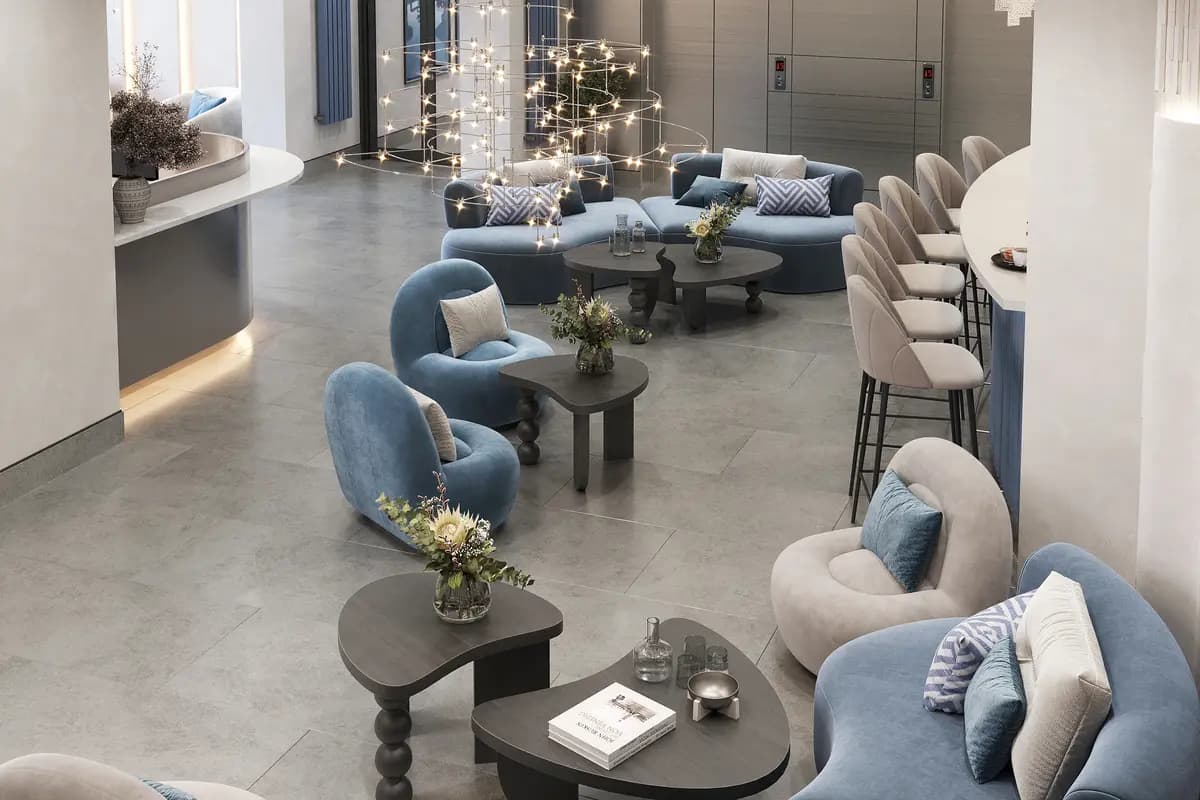 Лаунж зона с панорамным остеклением