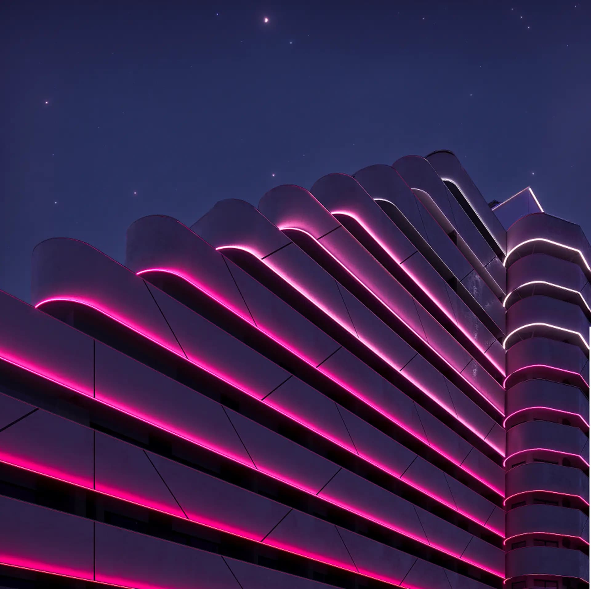 ЖК Лайнер Алушта — ночная подсветка здания